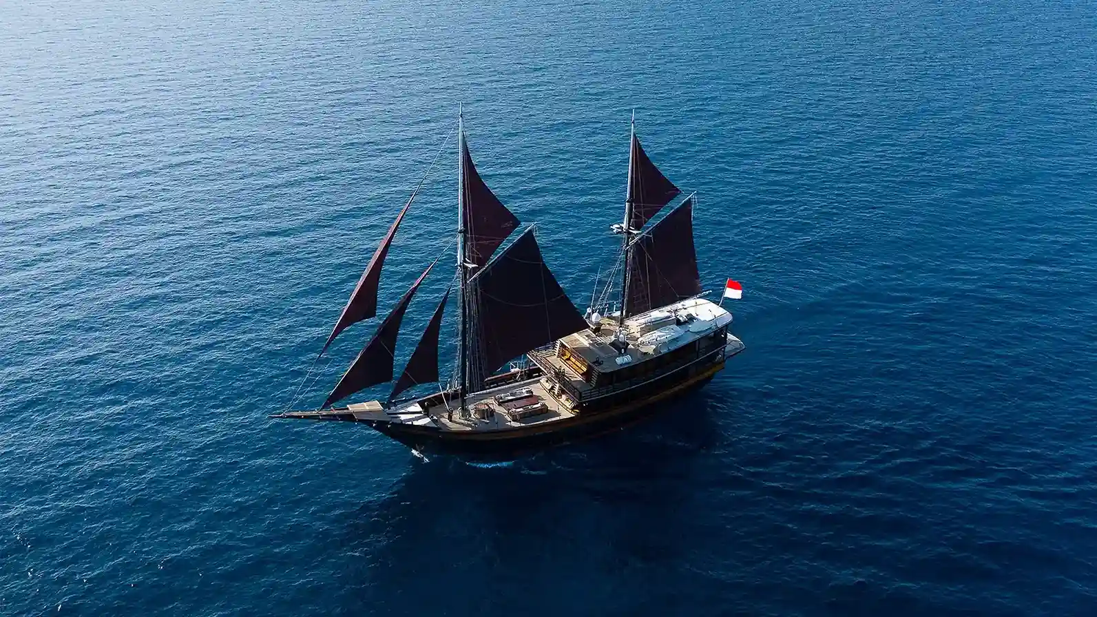 Dunia Baru Cruise Voyage Phinisi | Raja Ampat | Komodo Luxury