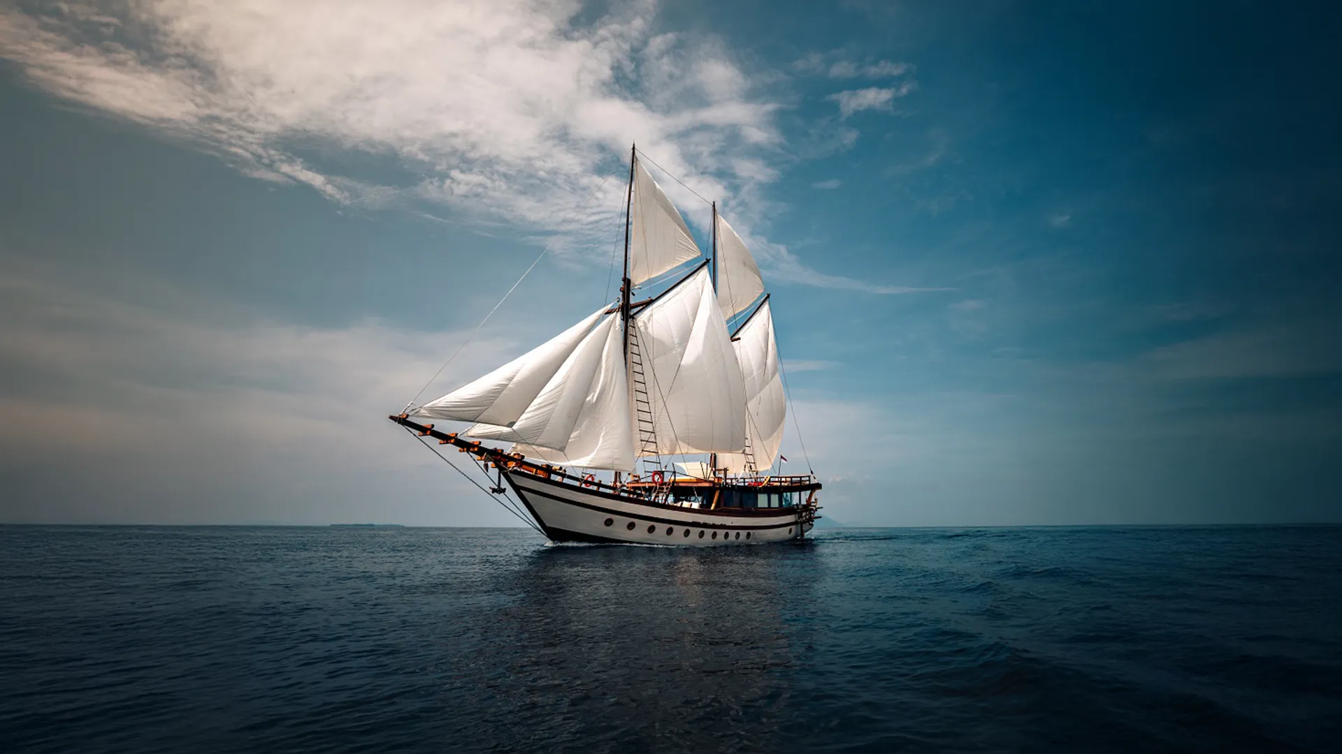 Senja Liveabord | Komodo Luxury