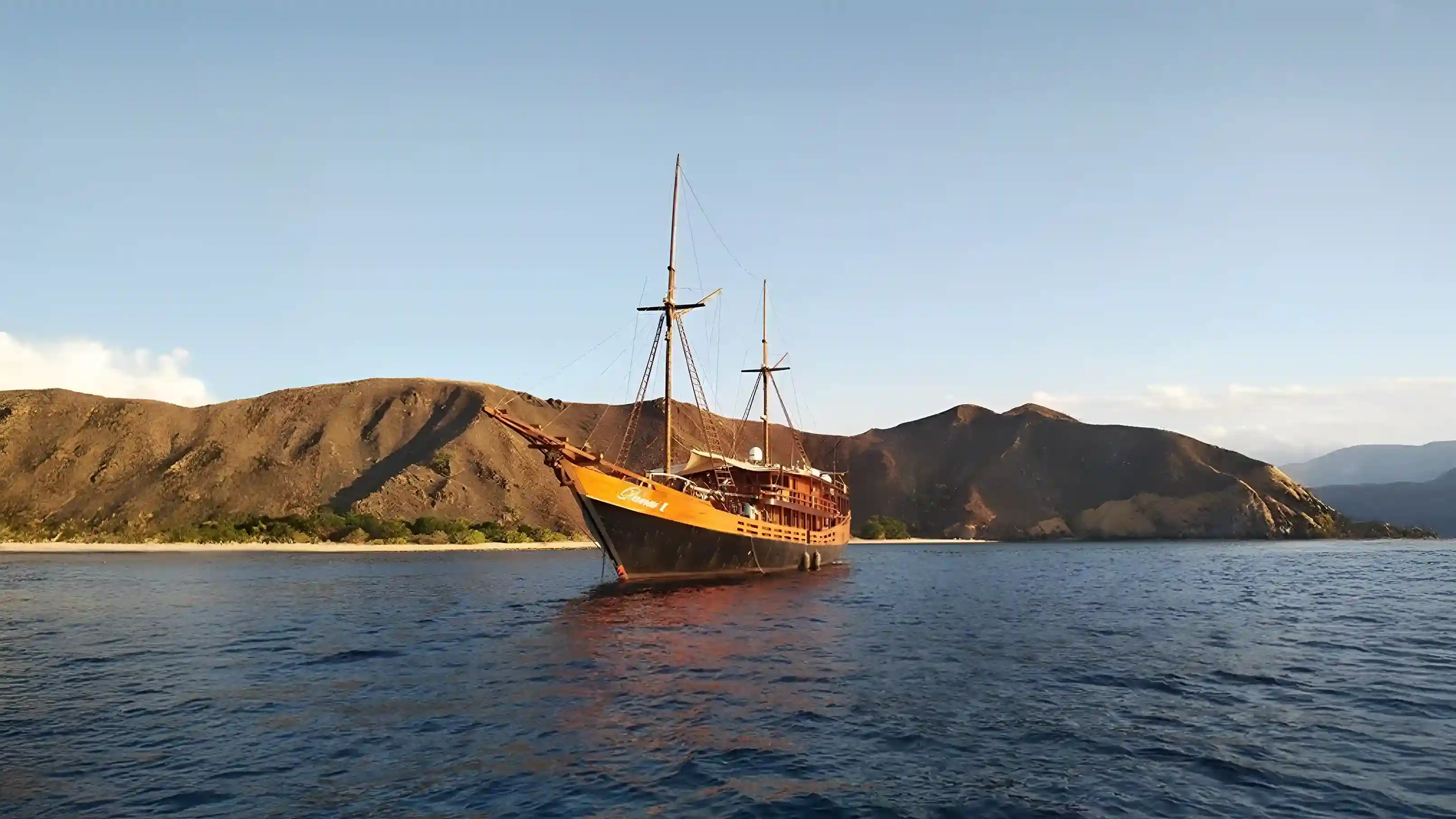 Damai 2 Liveaboard by KomodoLuxury