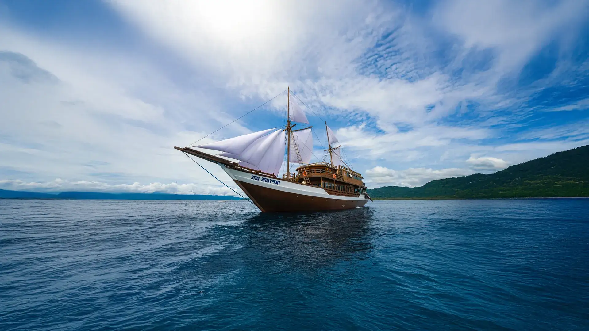 Neptune One Cruise Voyage Phinisi | Raja Ampat | Komodo Luxury