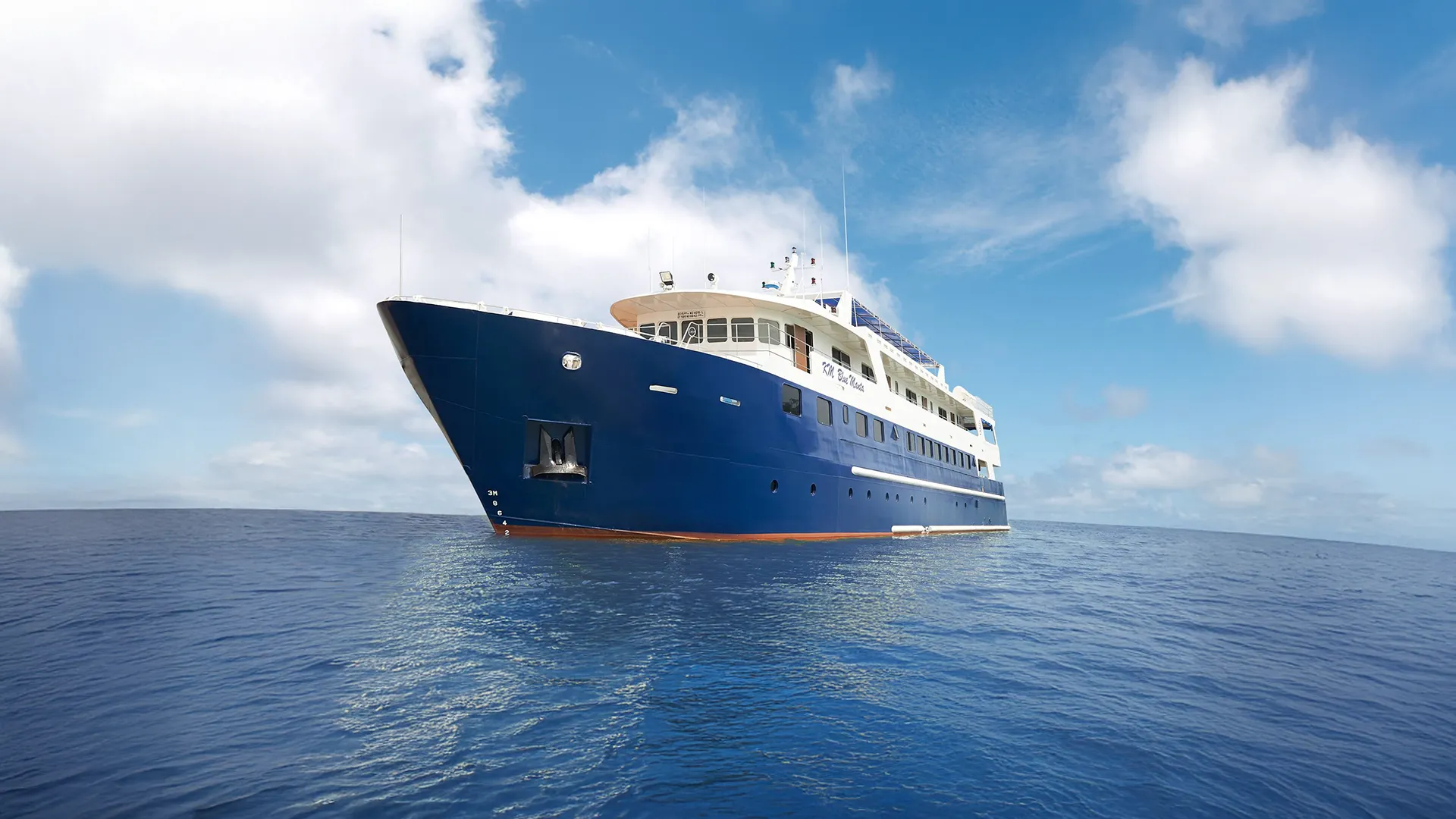 Blue Manta Liveaboard by Komodo Luxury