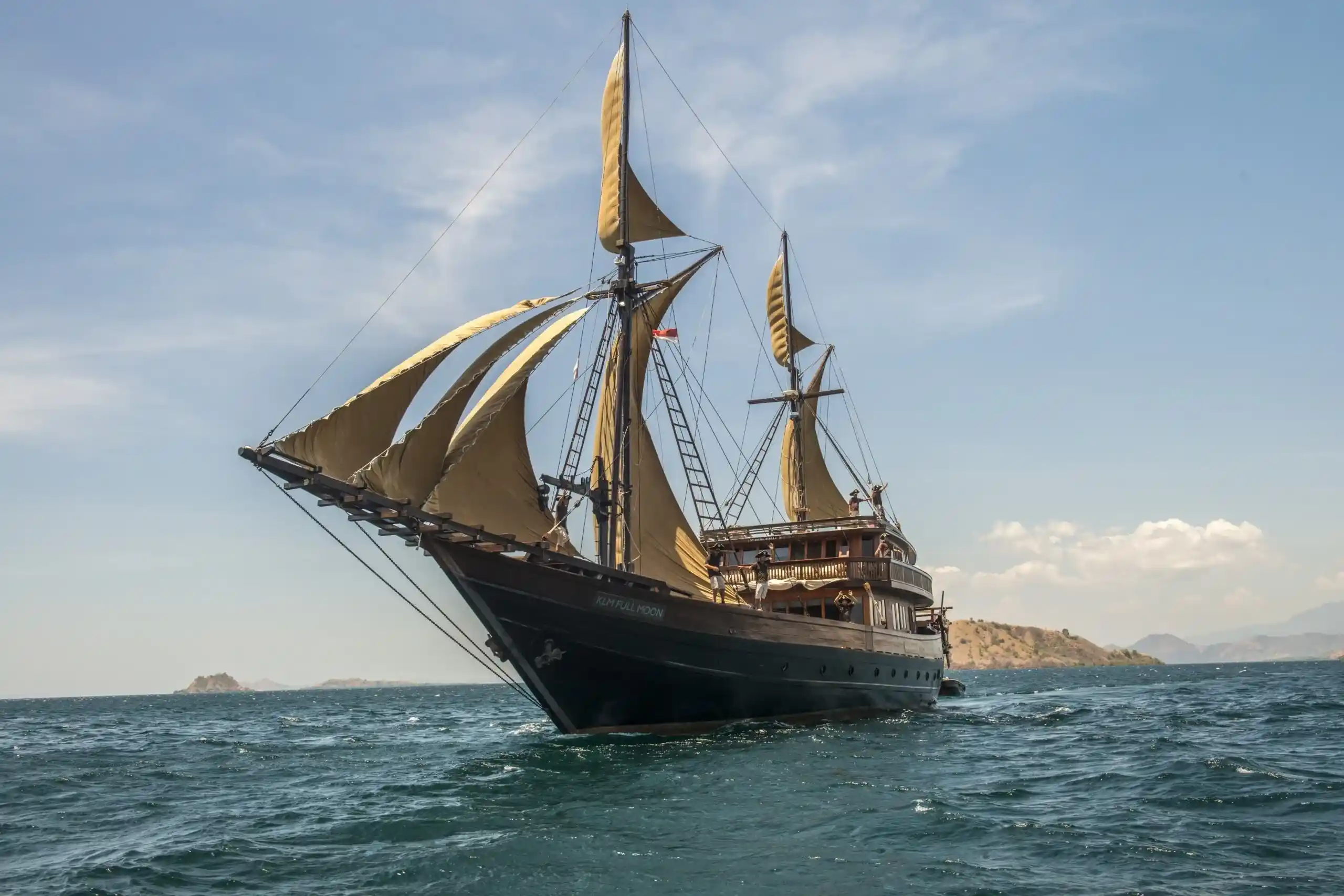 Alila Purnama Cruise Phinisi Liveaboard | Komodo Luxury