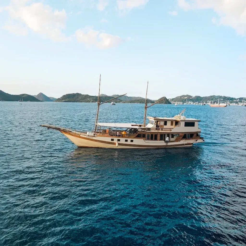 Exterior Almadira Phinisi | Komodo Luxury