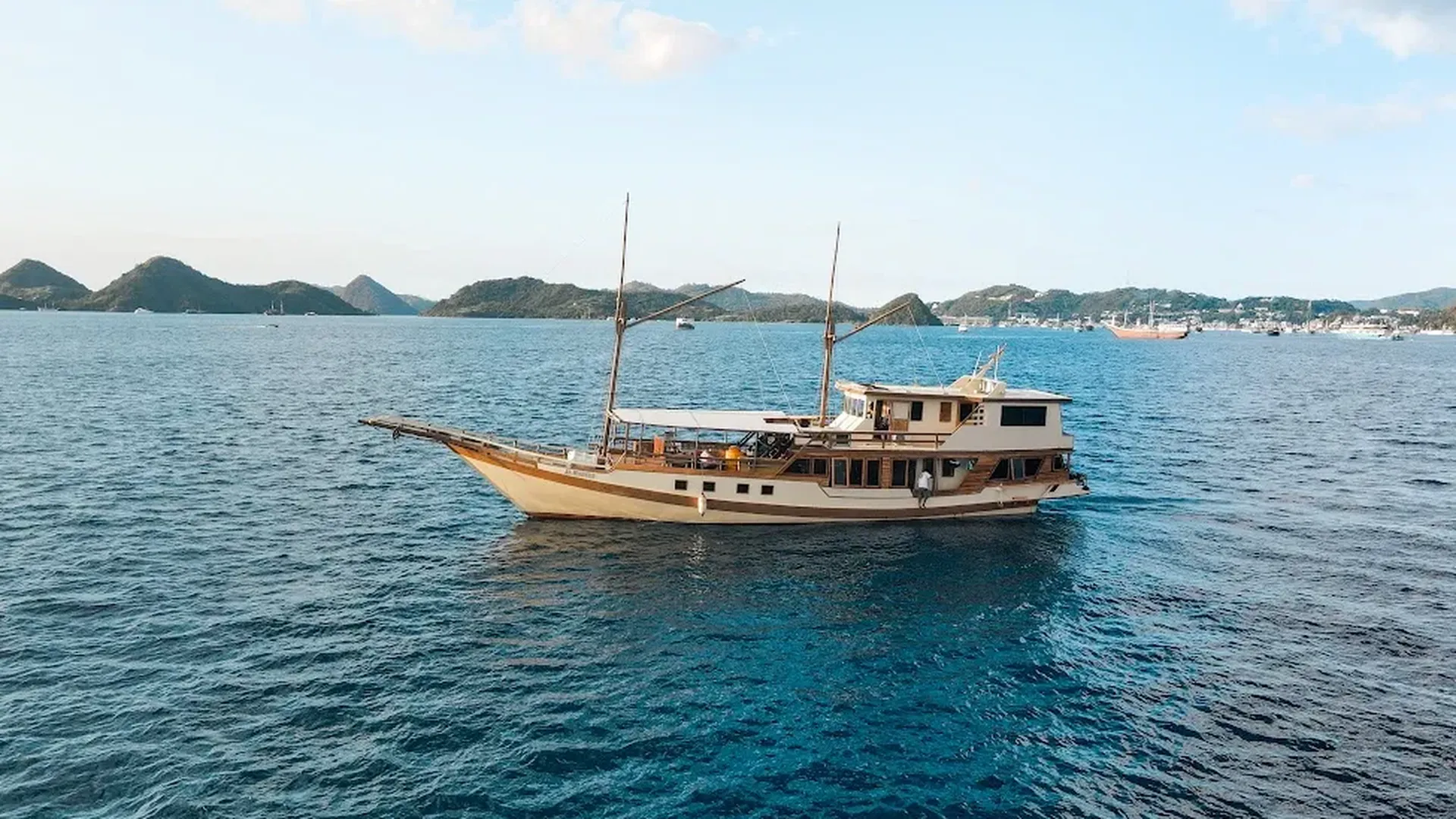 Exterior Almadira Phinisi | Komodo Luxury