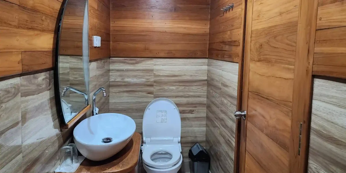 Upper Deck Bathroom on Dancing Wind Phinisi | Raja Ampat Diving Packages | Komodo Luxury