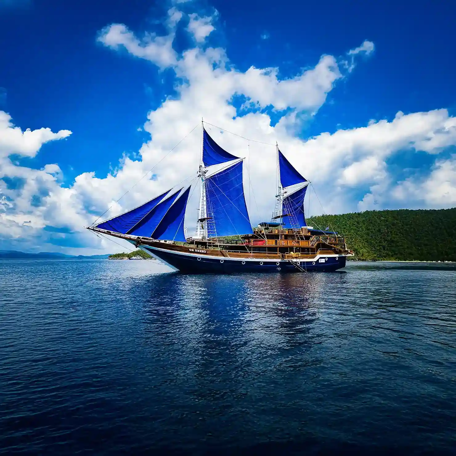 Cheng Ho Phinisi Cruise Boat Charter | Komodo Luxury