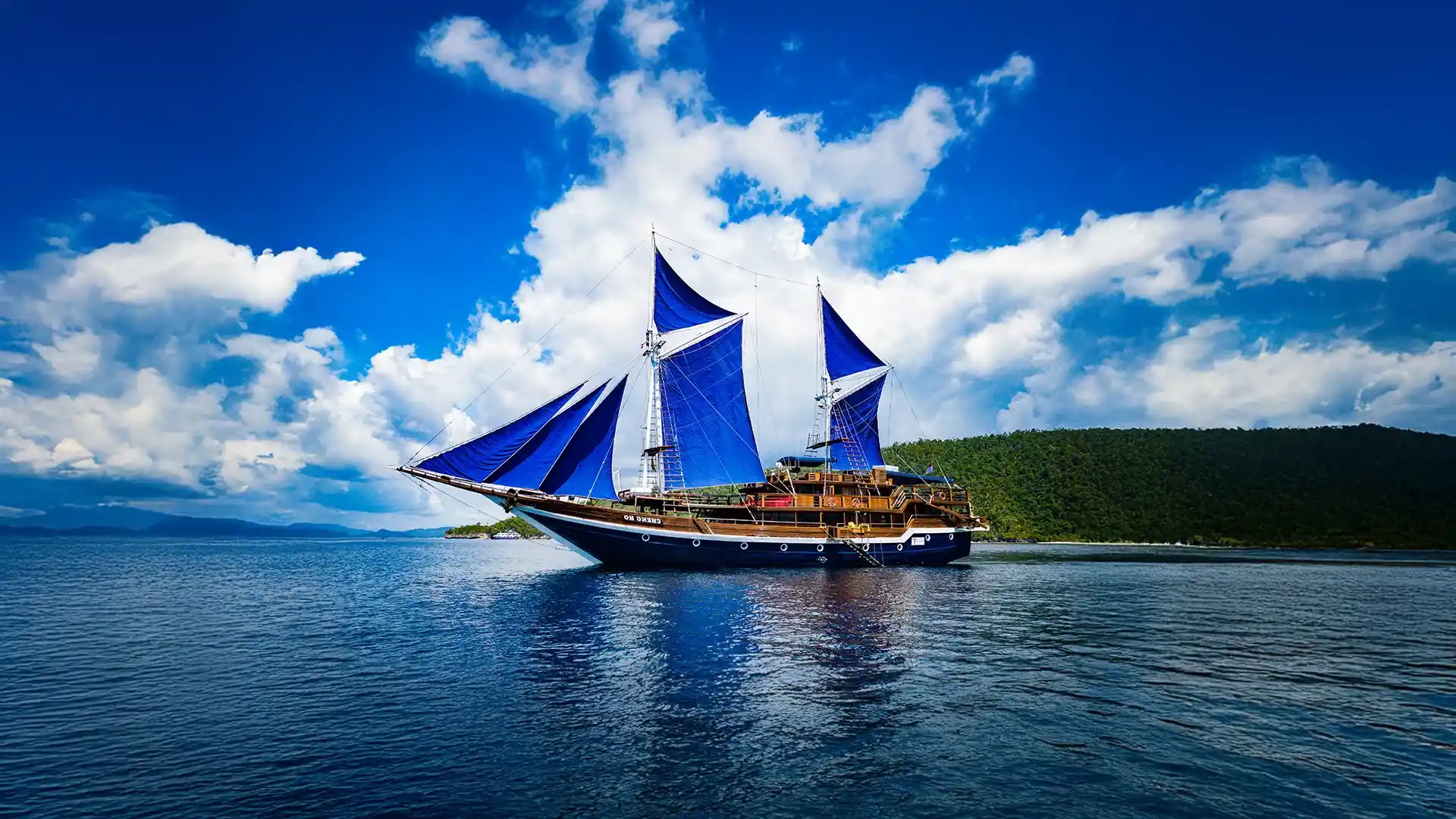 Cheng Ho Phinisi Cruise Boat Charter | Komodo Luxury