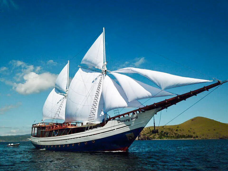 Dancing Wind Boat Charter | Komodo National Park | Komodo Luxury