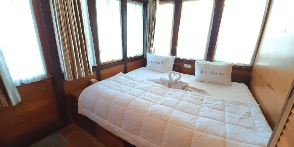 Upper Deck Room on Dancing Wind Phinisi | Raja Ampat Diving Packages | Komodo Luxury