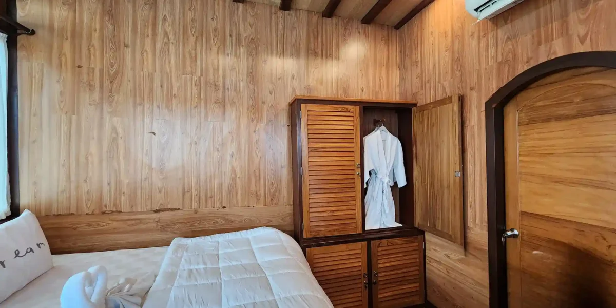 Upper Deck Room on Dancing Wind Phinisi | Raja Ampat Diving Packages | Komodo Luxury