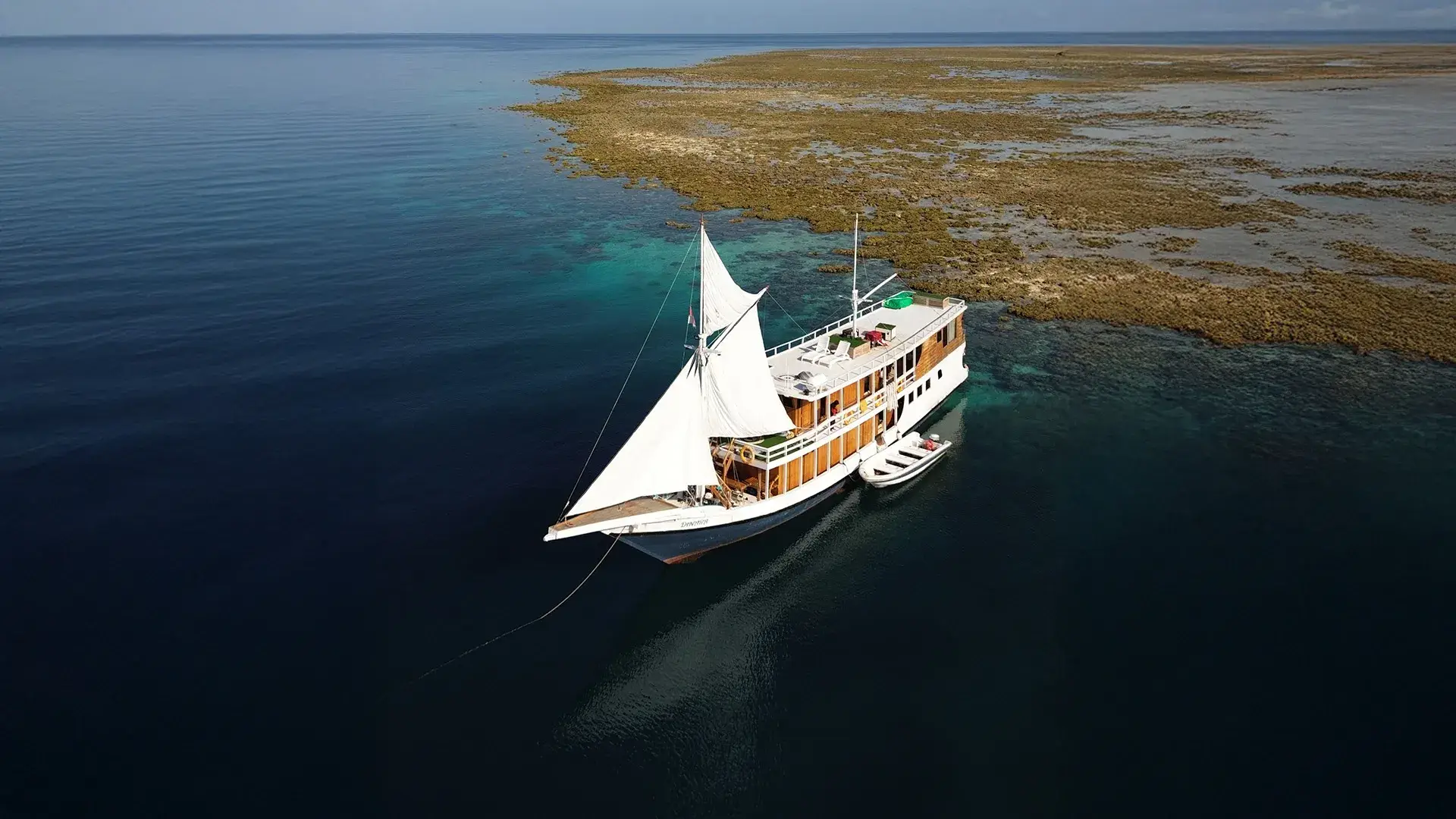 Dinara Phinisi Cruise Boat Charter | Komodo Luxury