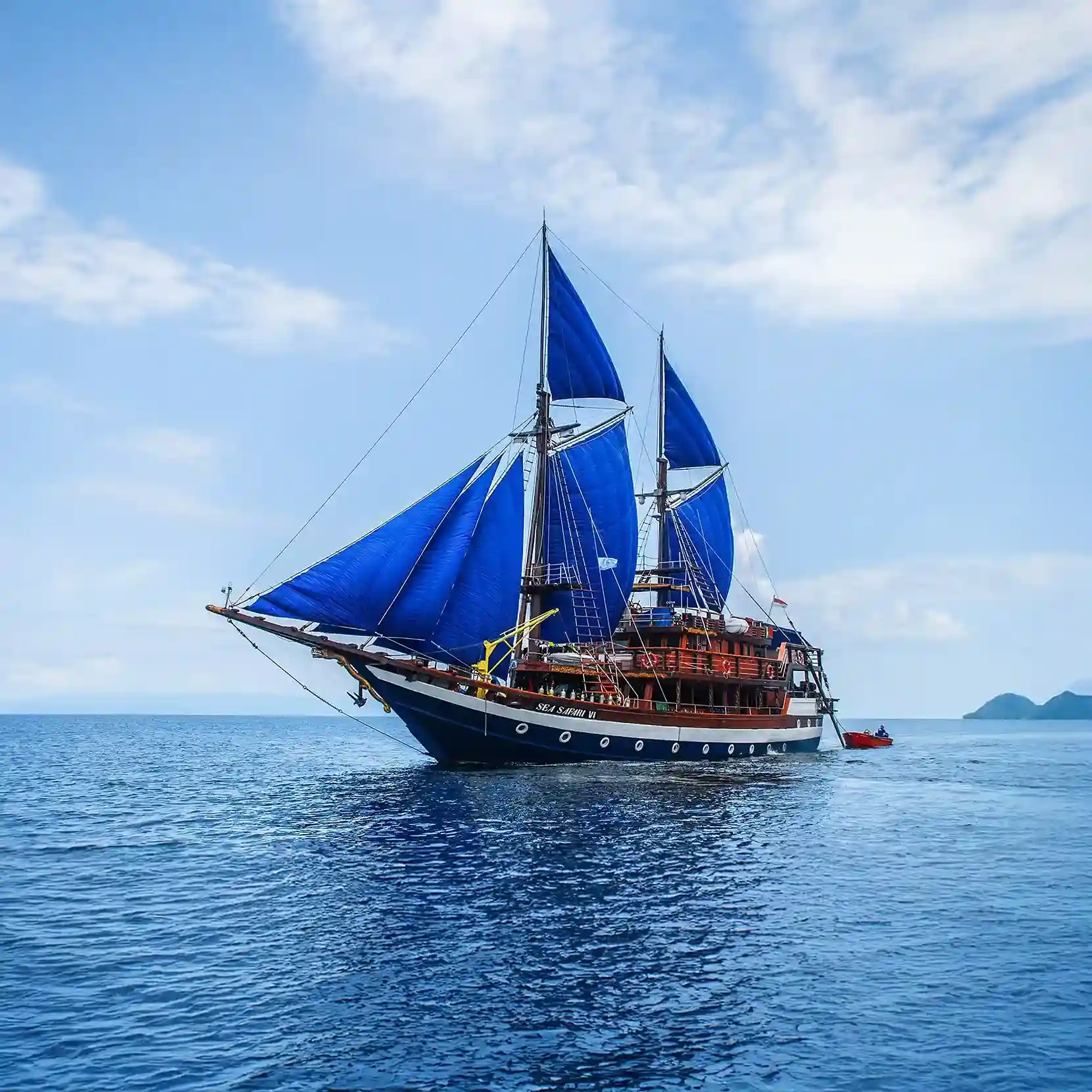 Sea Safari 6 Liveaboard Phinisi Cruise Boat Charter | Komodo Luxury