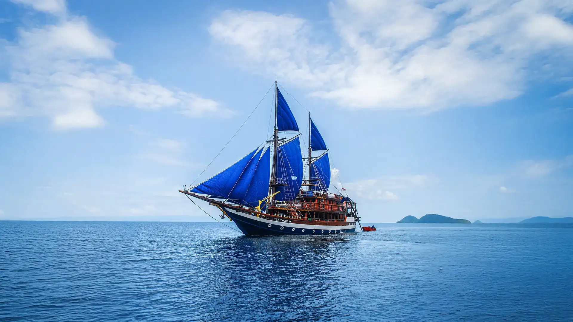 Sea Safari 6 Liveaboard Phinisi Cruise Boat Charter | Komodo Luxury