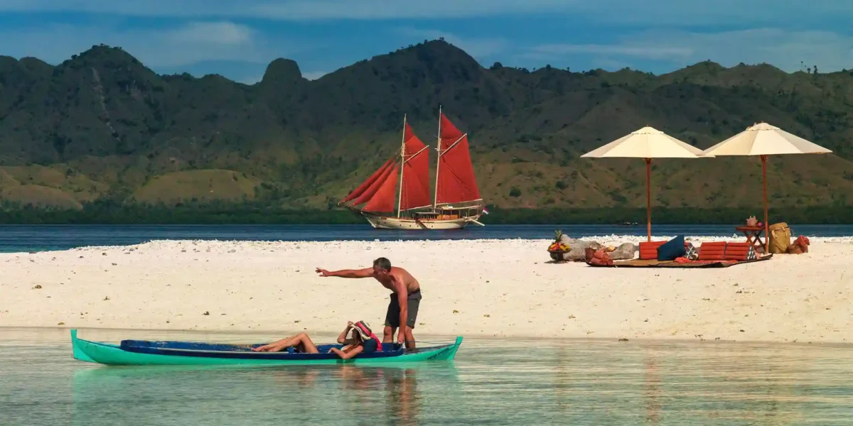 5D4N Luxury Yacht Charter Itinerary in Komodo: The Ultimate Yacht Cruise Route Explained