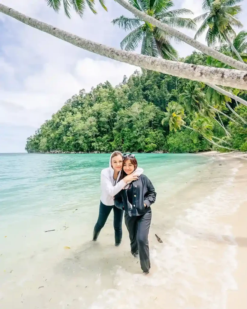 Triton Bay Kaimana | Komodo Luxury