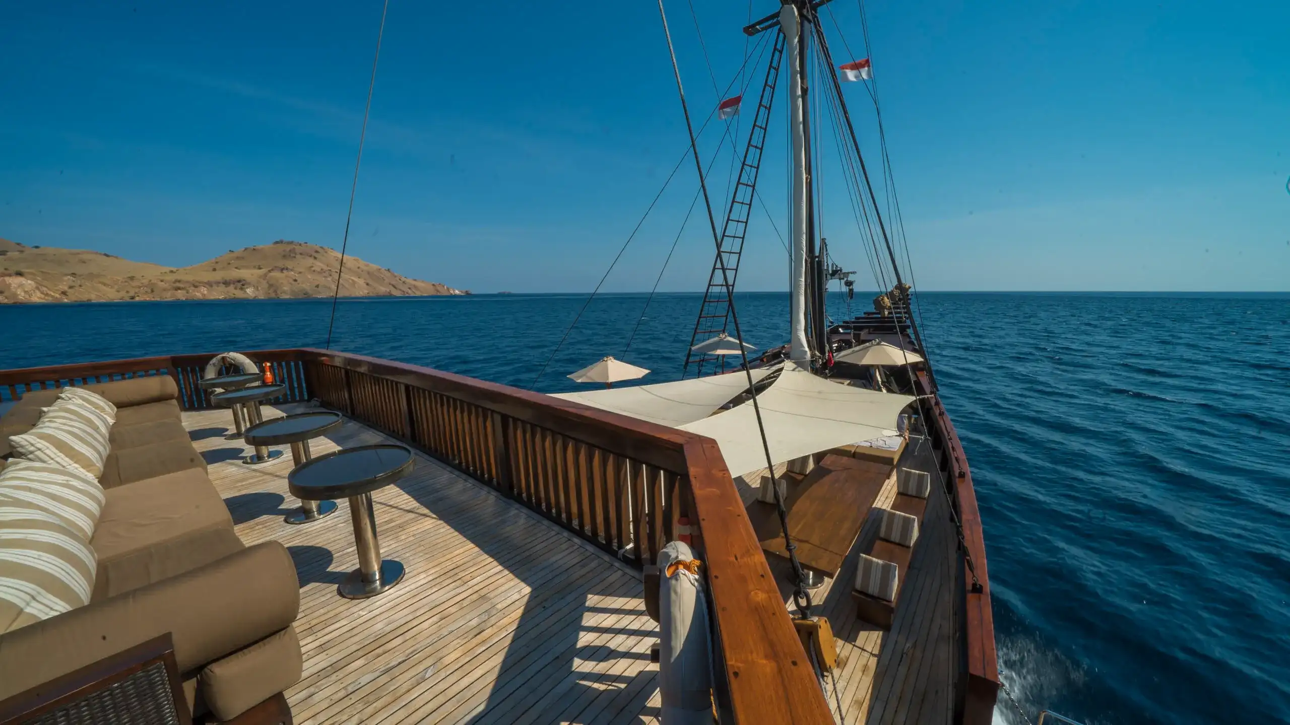Alila Purnama Cruise Phinisi Liveaboard | Komodo Luxury