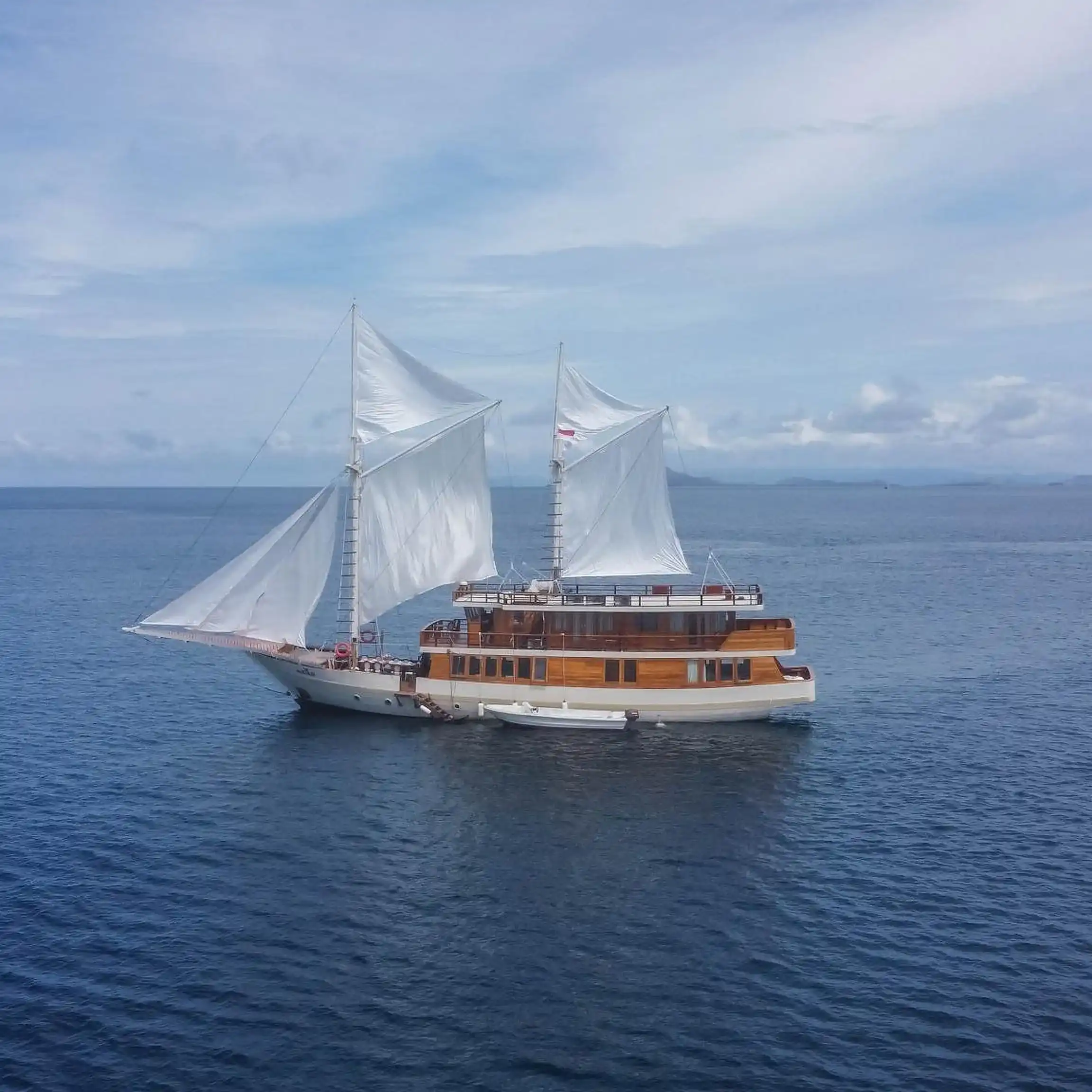 Exteriror | Elrora Cruise Phinisi by Komodo Luxury