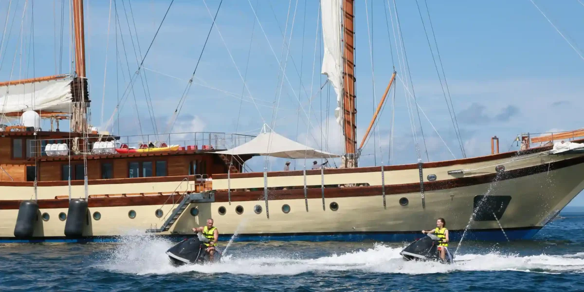 กิจกรรมกีฬาทางน้ำบนเรือ Lamima Phinisi |ทัวร์โคโมโด &amp; Raja Ampat |Komodo Luxury