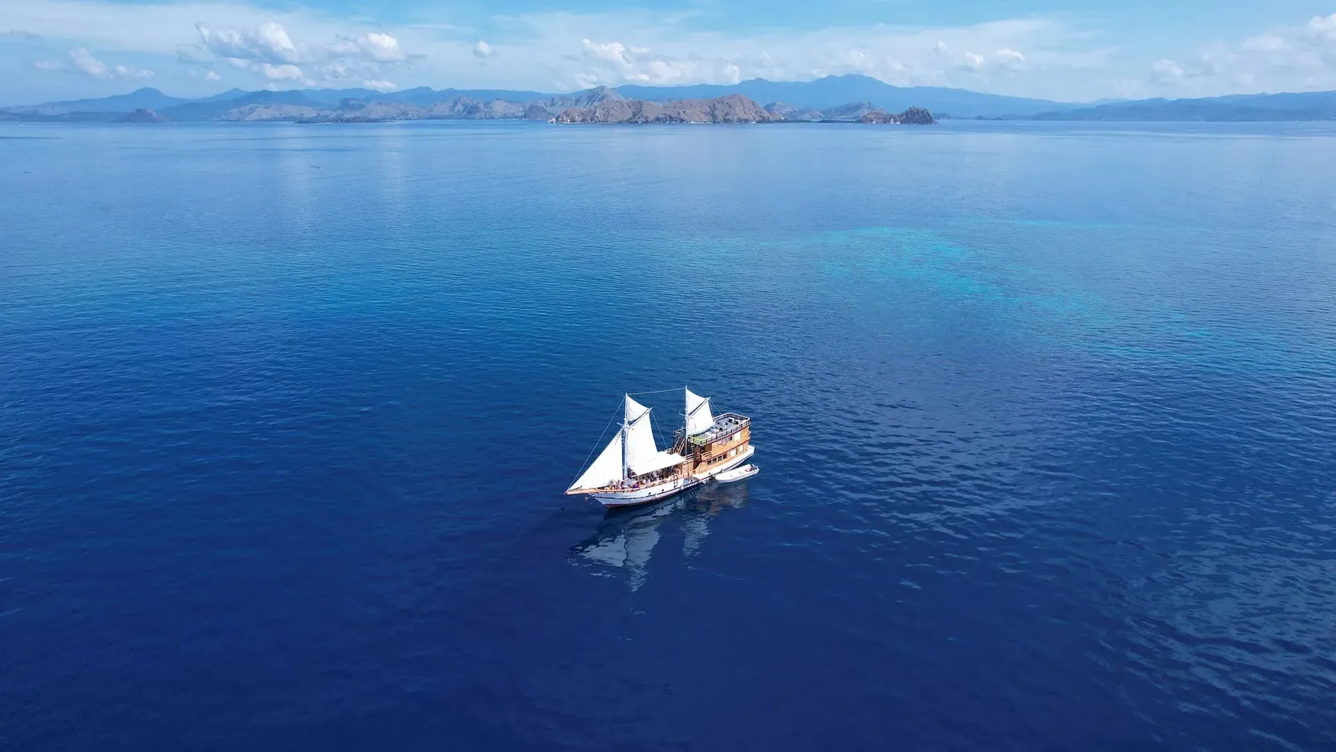 Exterior Andalucia II Phinisi | Komodo Boat Charter | Komodo Trip