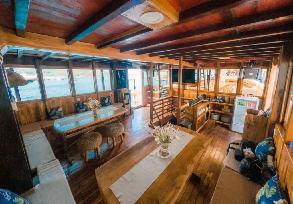 Indoor Lounge & Bar | Lamborajo II Phinisi | Komodo National Park | Komodo Luxury