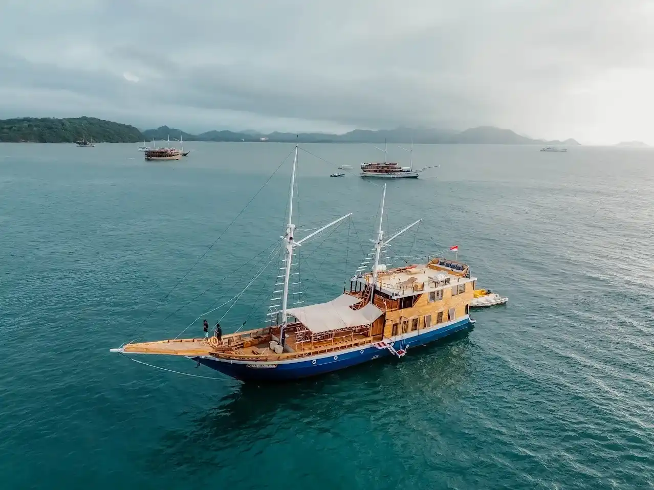 Maipa Deapati Phinisi Boat Charter | Komodo Tour | Komodo Luxury