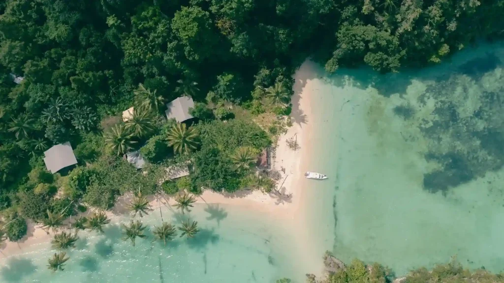 Triton Bay Kaimana | Komodo Luxury