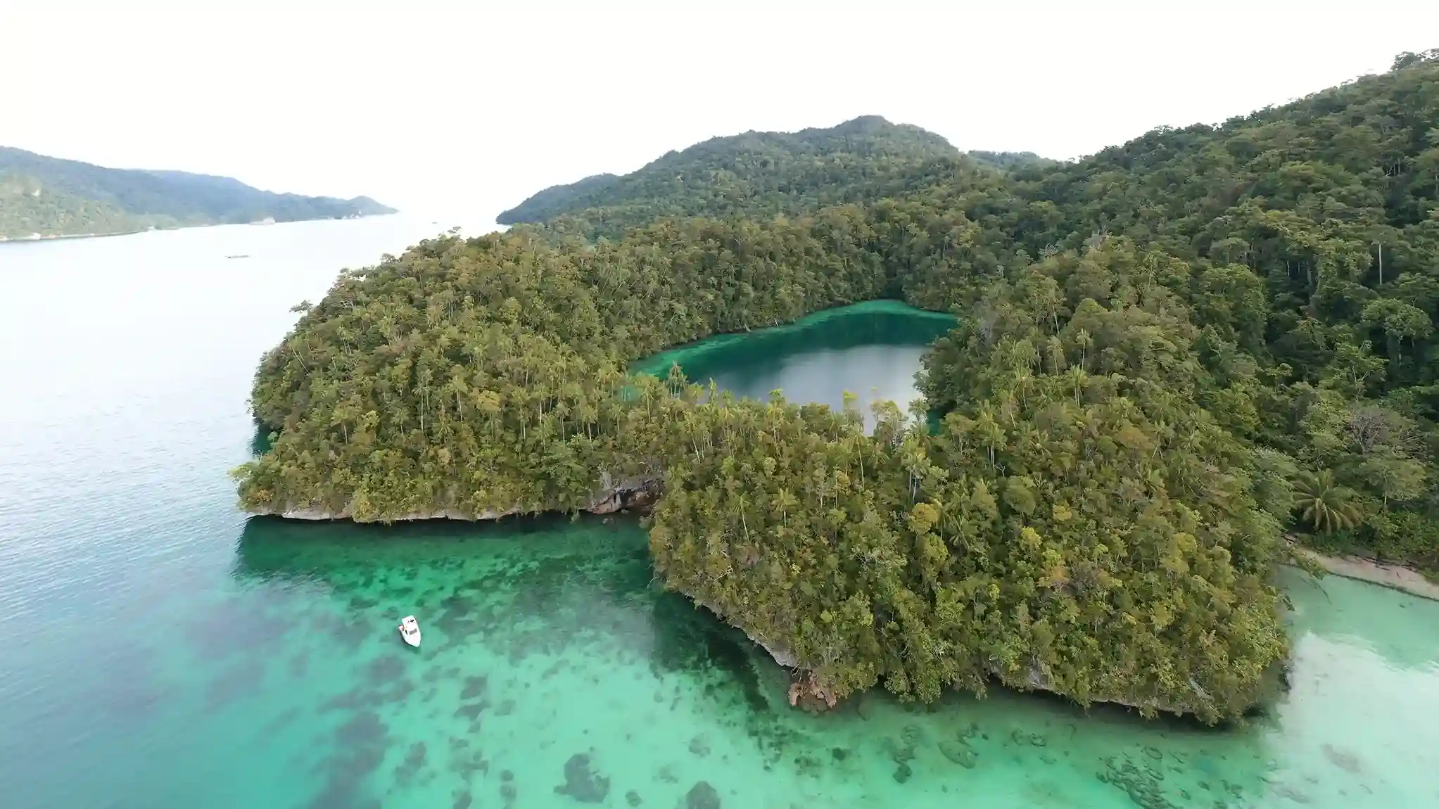 Triton Bay & Kaimana Luxury Cruise | Komodo Luxury