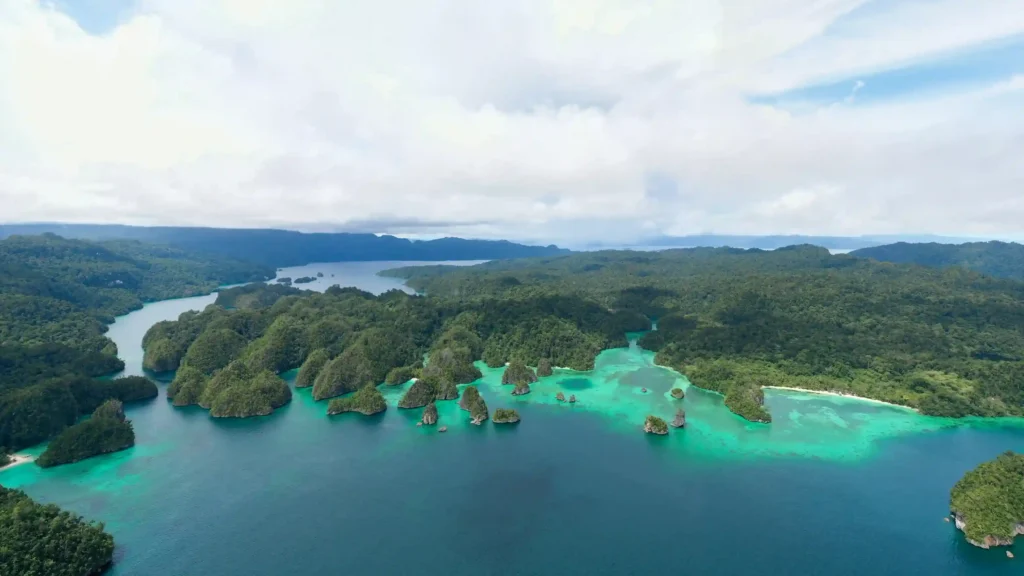 Triton Bay | Triton Bay Kaimana Tour | Komodo Luxury