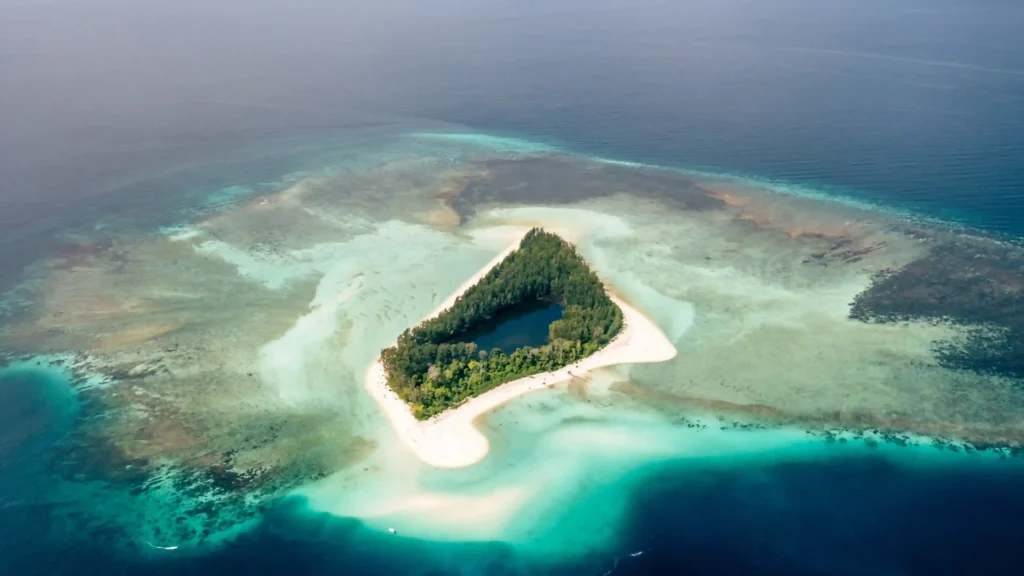 Triton Bay Kaimana | Komodo Luxury