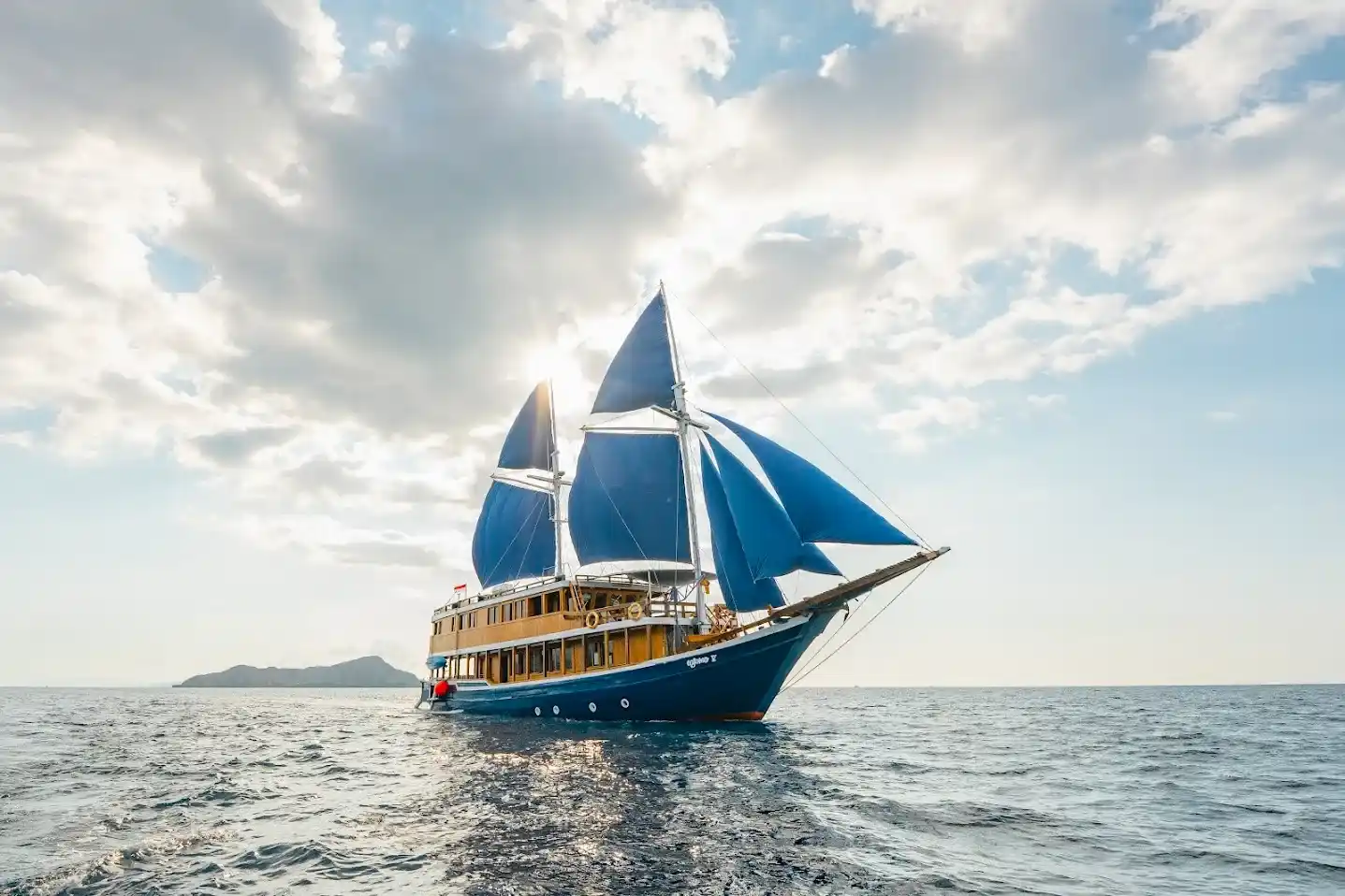 Cajoma V Phinisi Boat Charter | Liveaboard | Komodo Tour | Komodo Luxury