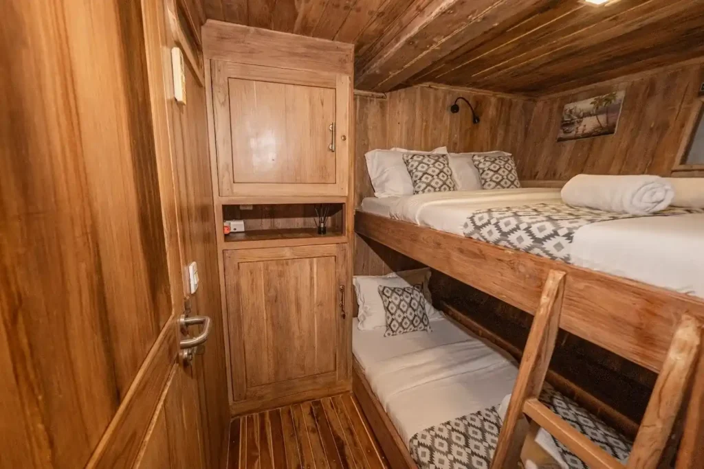 Lower Cabin on Cajoma V Phinisi Boat Charter | Liveaboard | Komodo Tour | Komodo Luxury