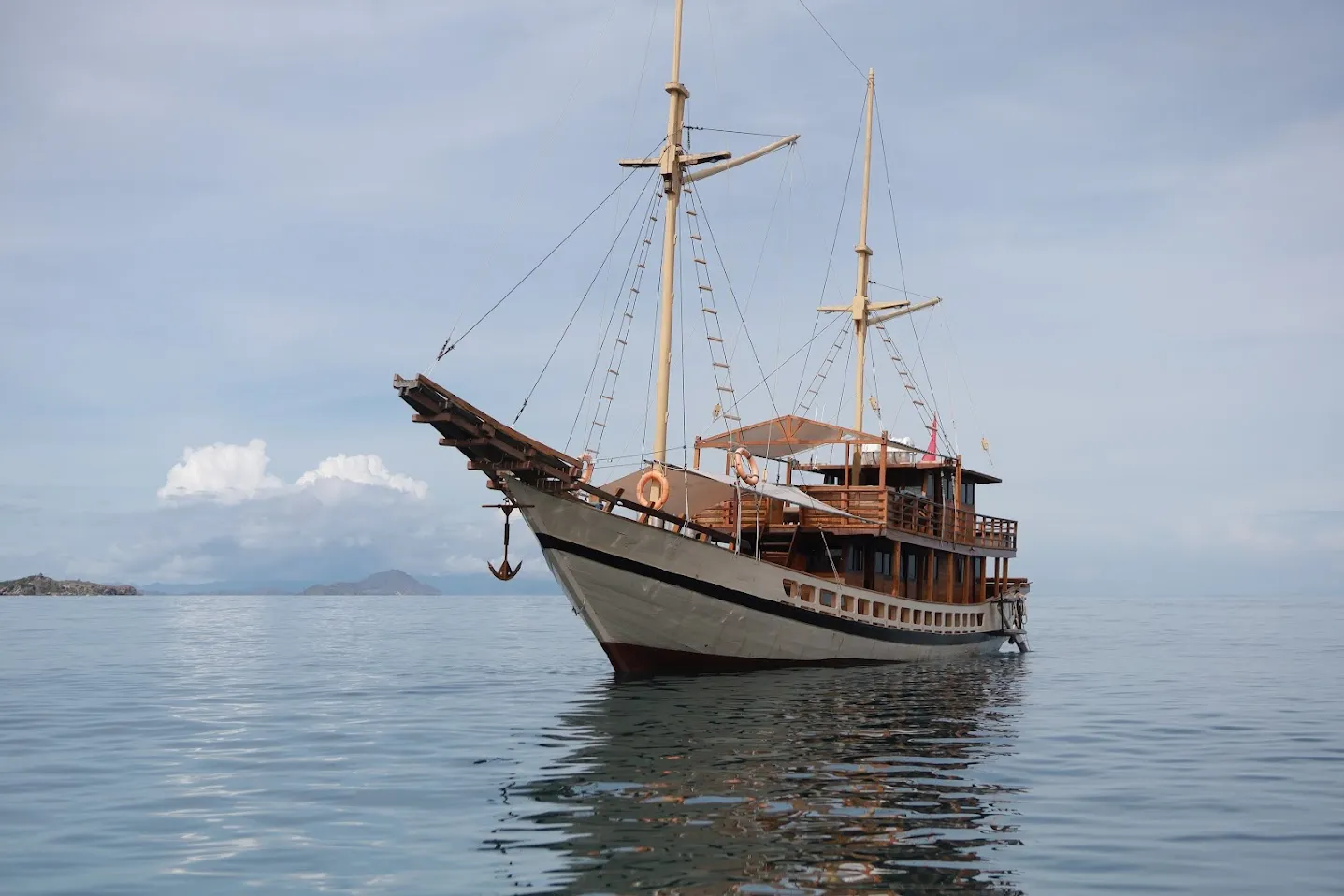 Floresta Phinisi Boat Charter | Komodo Island Tour | Komodo Luxury