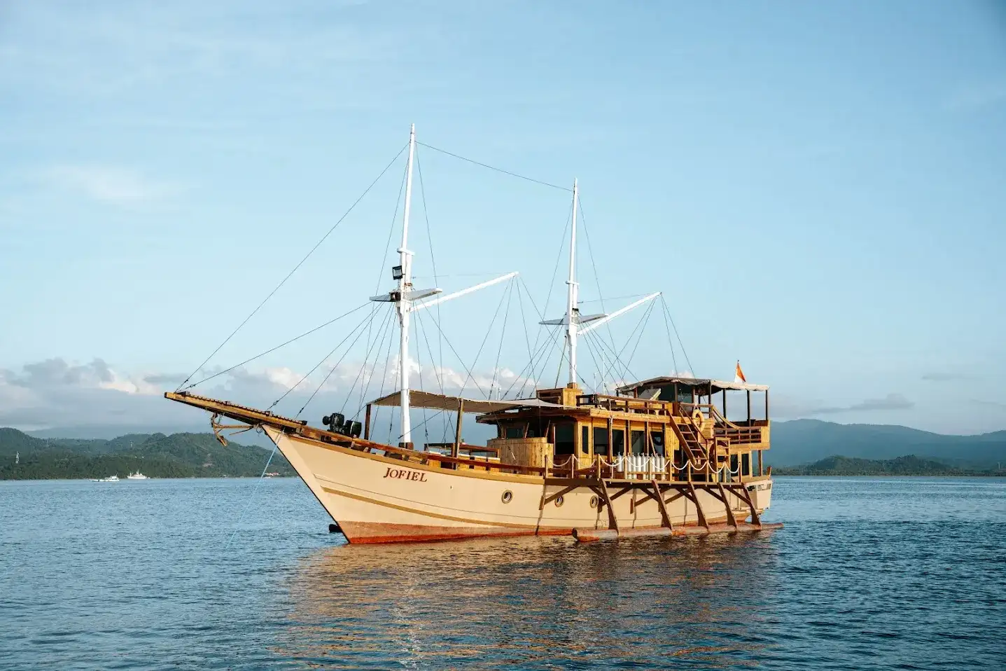 Jofiel Phinisi Boat Charter | Komodo Island Tour | Komodo Luxury