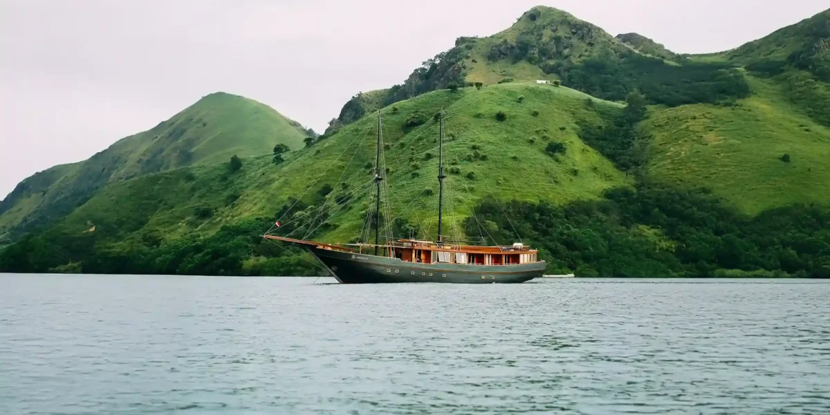 Angelica Liveaboard Review: Experience Luxurious Komodo Sailing in Comfort