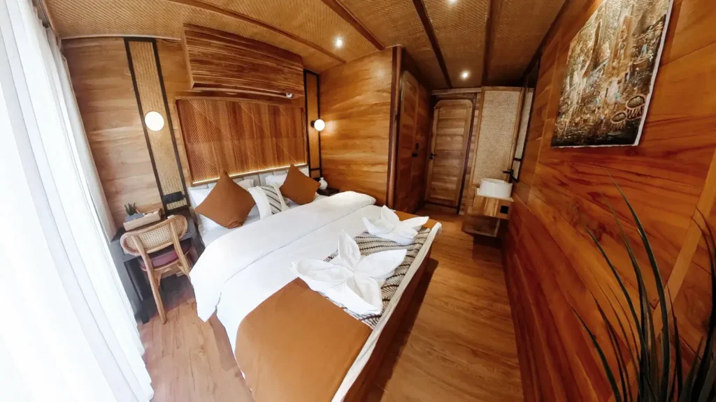 Angelica Liveaboard Batik Cabin | Komodo Luxury