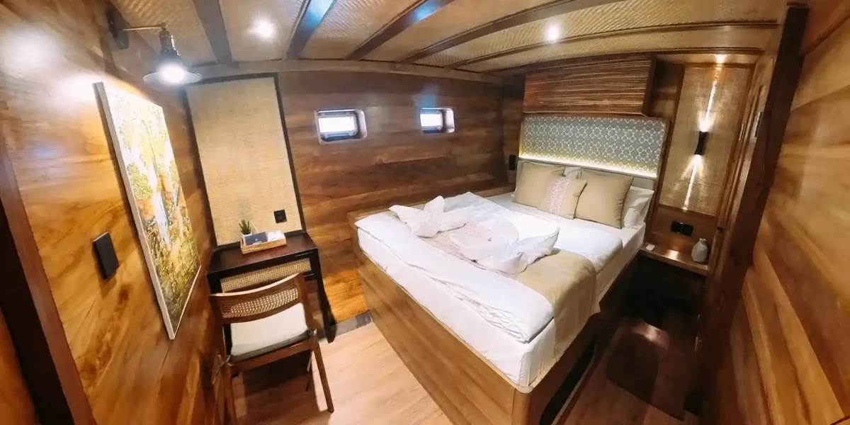 Angelica Liveaboard Tari Cabin | Komodo Luxury