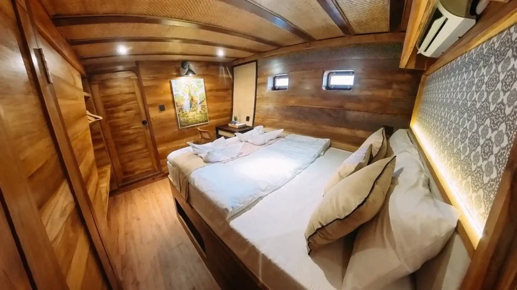 Angelica Liveaboard Tari Cabin | Komodo Luxury