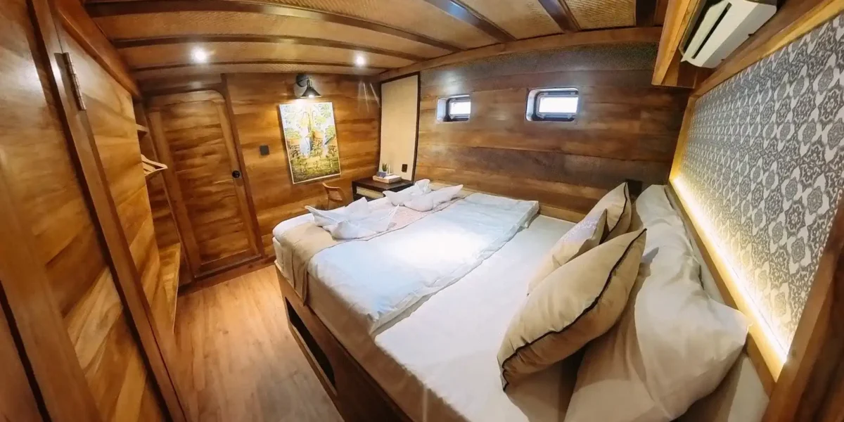 Angelica Liveaboard Tari Cabin | Komodo Luxury