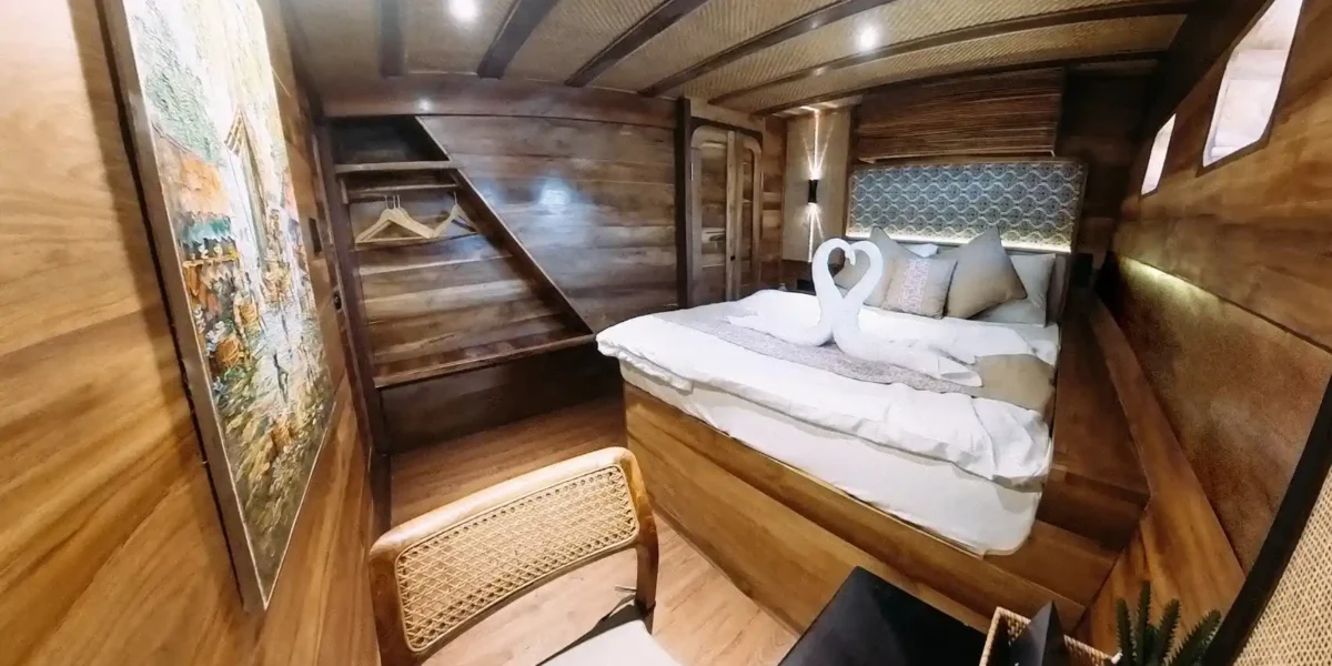 Angelica Liveaboard Tenun Cabin Room | Komodo Luxury