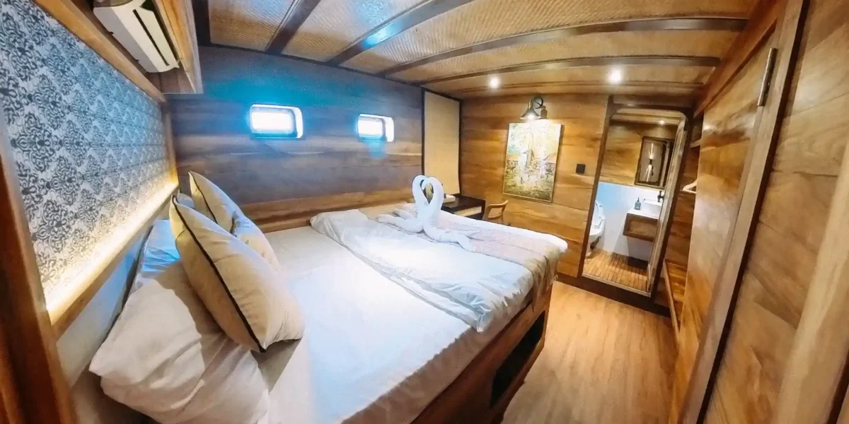 Angelica Liveaboard Tenun Cabin Room | Komodo Luxury