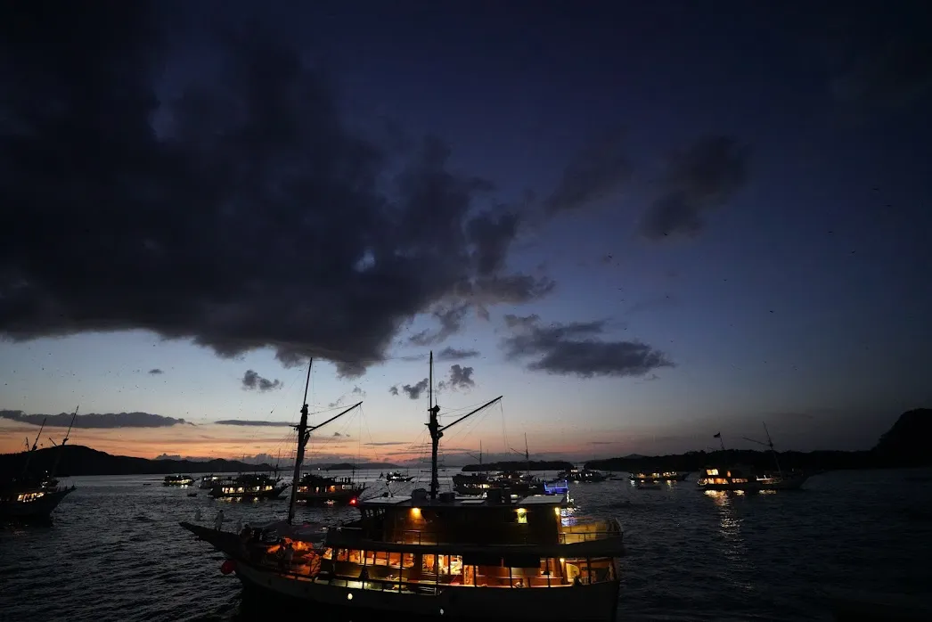 Kalong Island Sunset view| Komodo island tour | Eduard Fernando