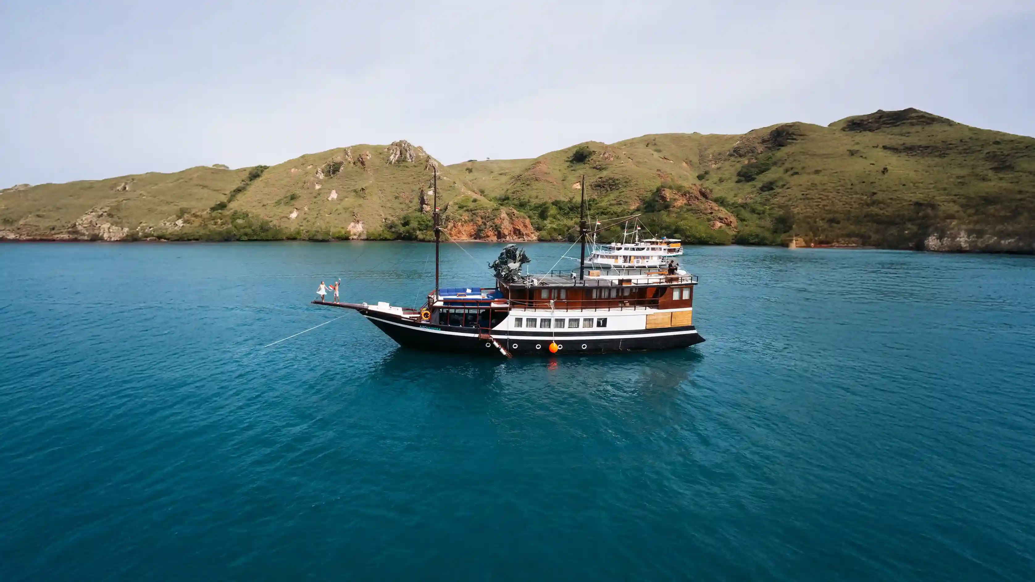 Kanha Loka Phinisi Boat Charter | Komodo Luxury
