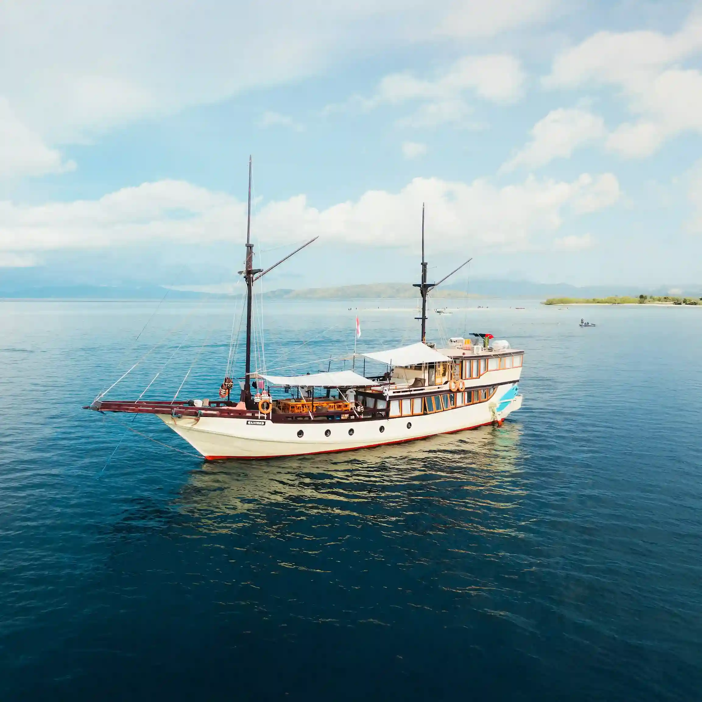 Alfathran Phinisi Boat Charter | Alfathran Exterior | Komodo Luxury