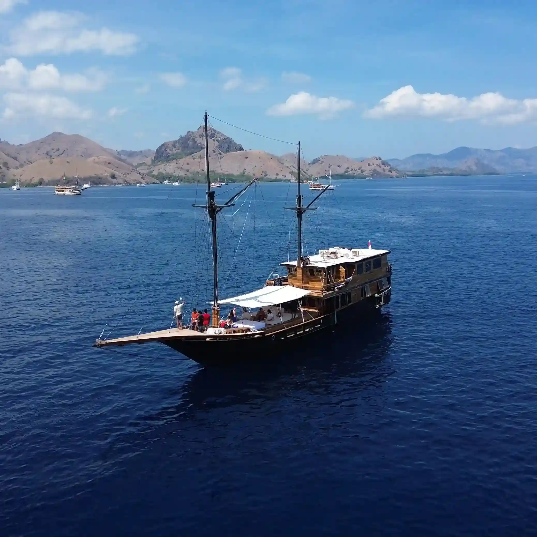 Blackbeard Phinisi Boat Charter | Blackbeard Exterior | Komodo Luxury