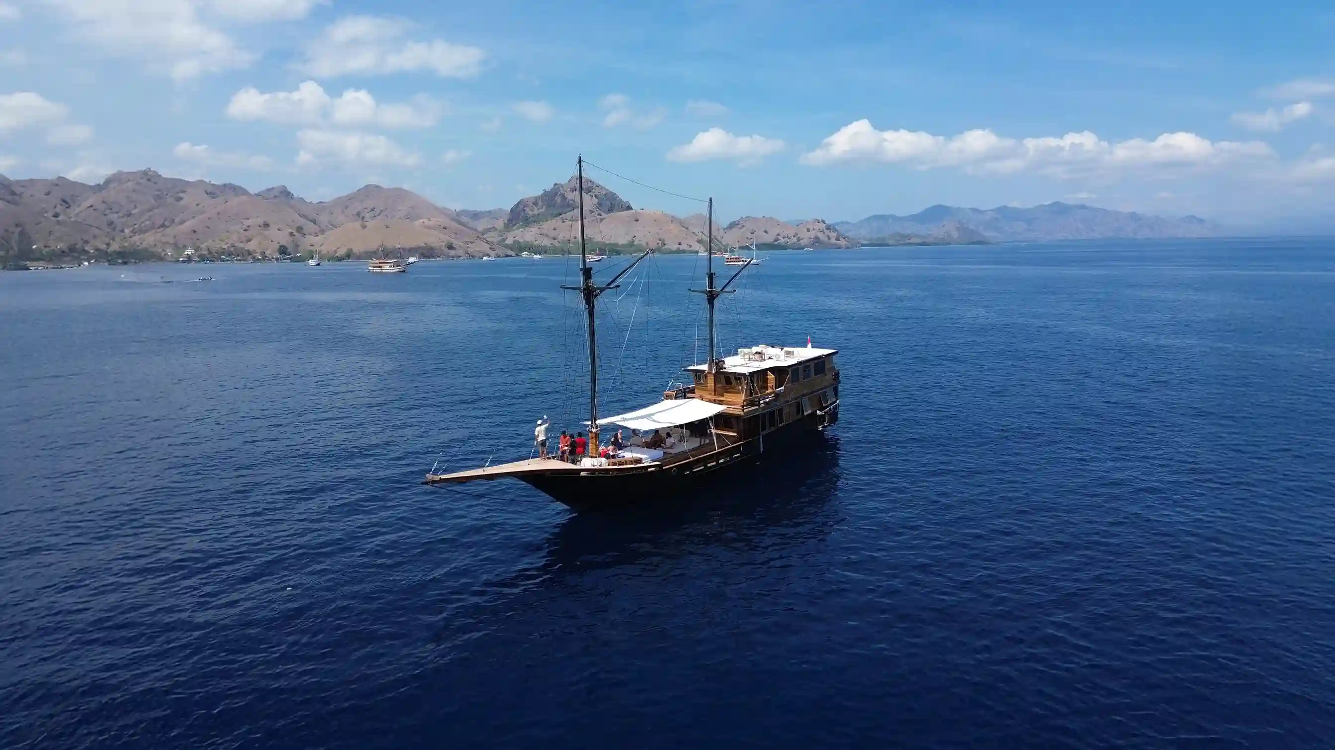 Blackbeard Phinisi Boat Charter | Blackbeard Exterior | Komodo Luxury