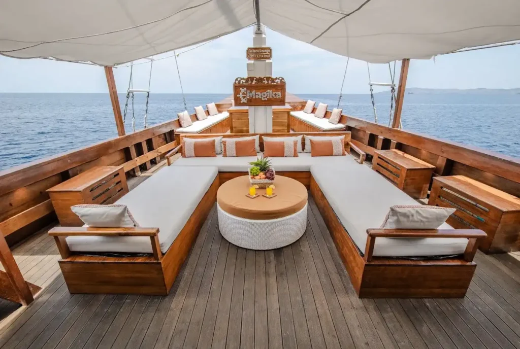 Magika Phinisi Liveabord | Magika Phinisi Chill Area | Komodo Luxury