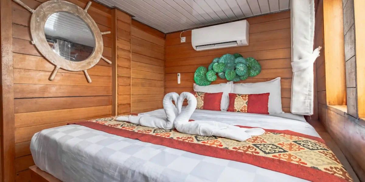 Magika Phinisi Liveabord | Deluxe Cabin Magika Phinisi | Komodo Luxury