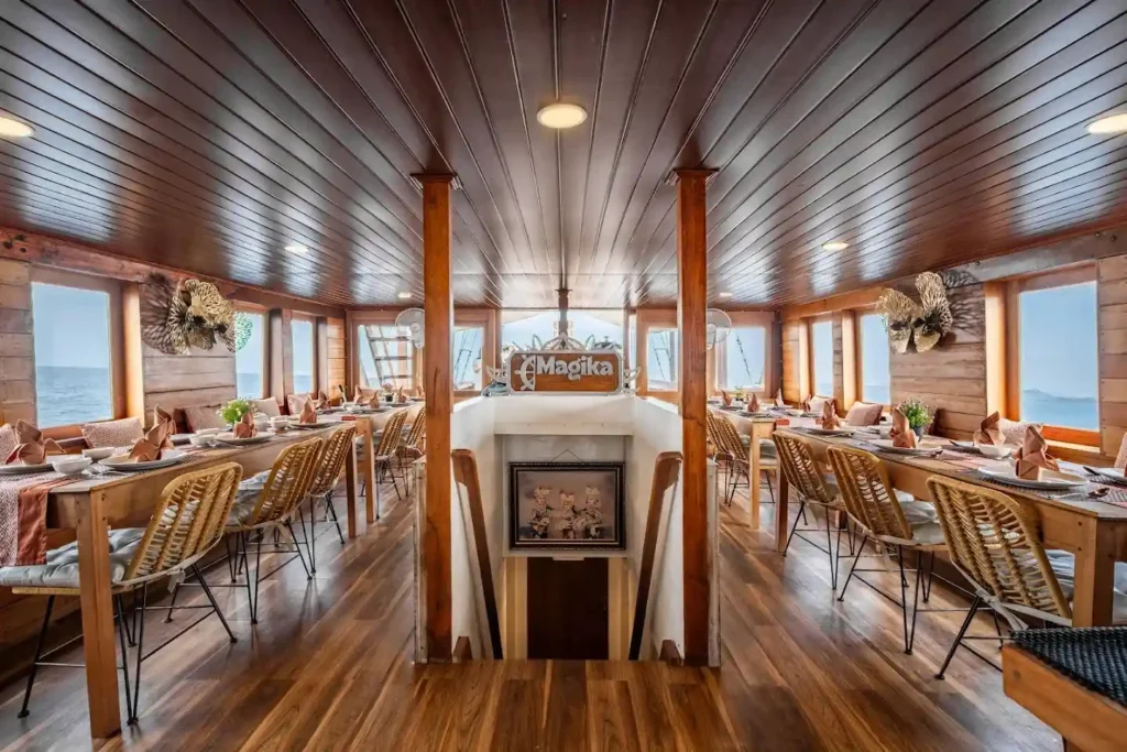 Magika Phinisi Liveabord | Magika Phinisi Indoor Dining Area | Komodo Luxury