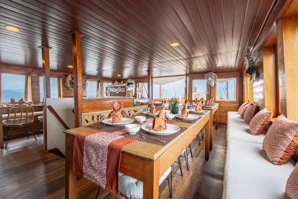 Magika Phinisi Liveabord | Magika Phinisi Indoor Dining Area | Komodo Luxury