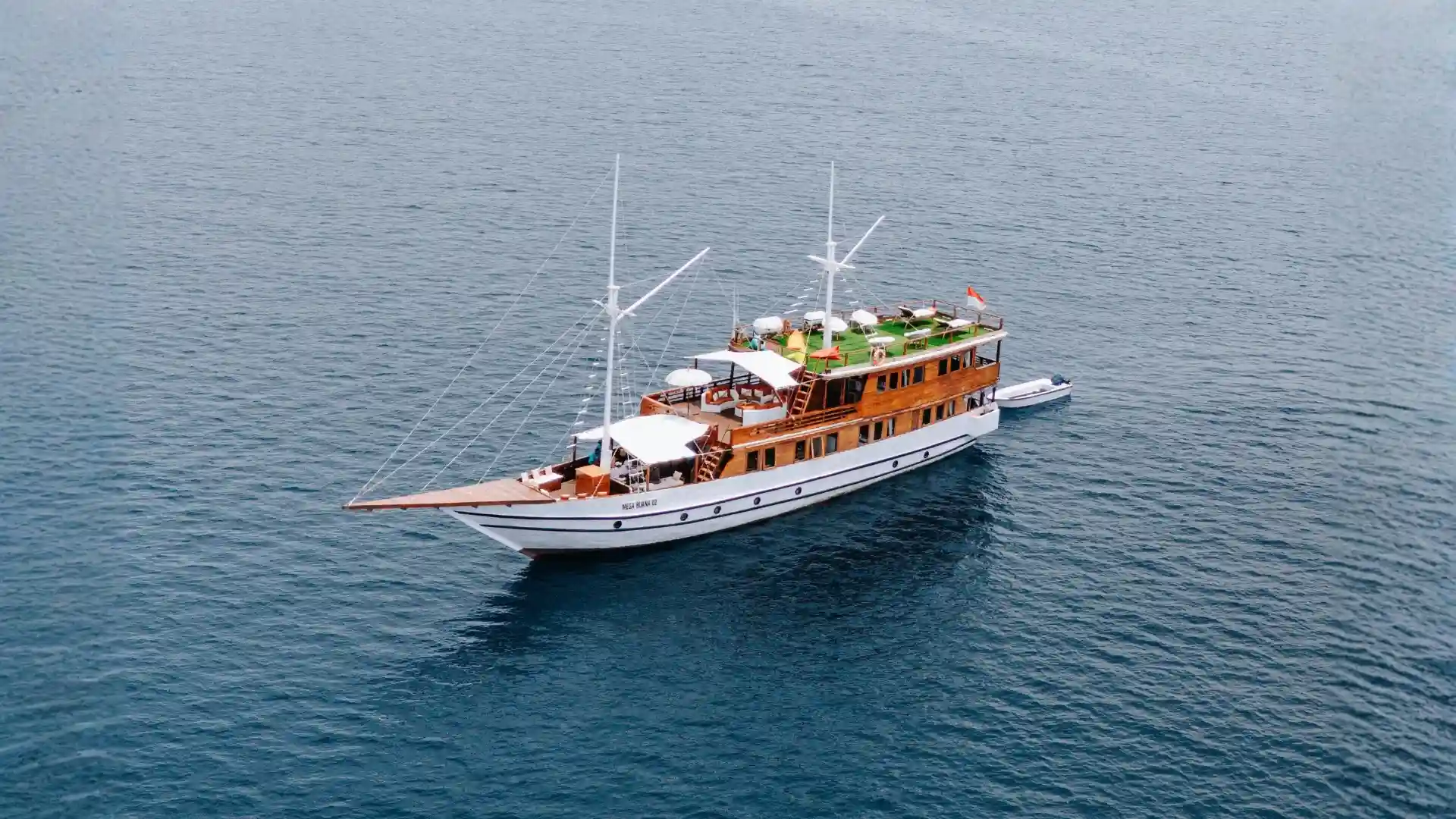 Magika Exterior | Magika Phinisi Boat Charter | Komodo Tour | Komodo Luxury